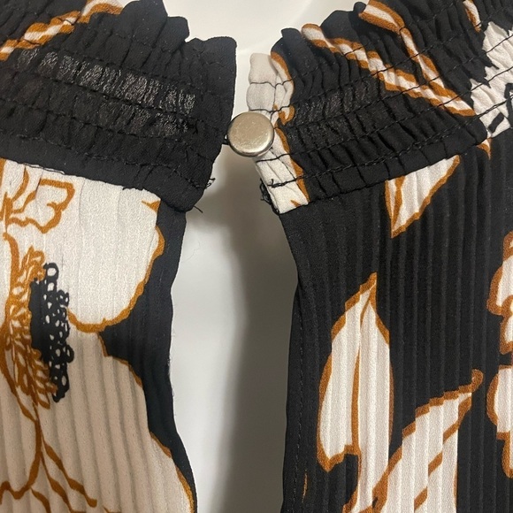 Apt 9 women’s black white floral Halter pleated elegant blouse sleeveless - Picture 7 of 11